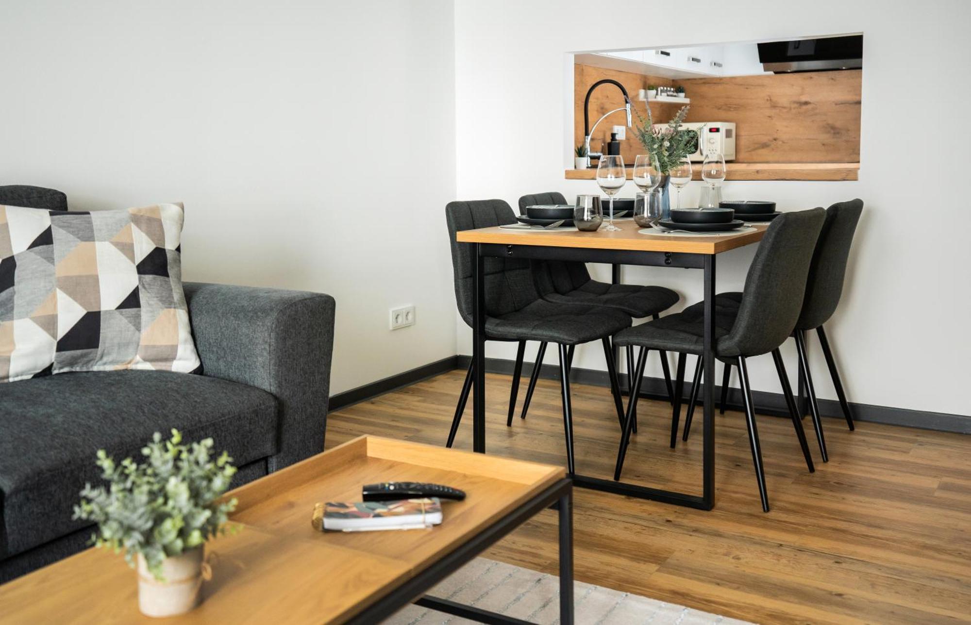 Reitz - Apartment I Zentrale Lage I Stellplatz I 55Qm I 2 Zimmer I Kueche I Bad I Terrasse Бад Херсфелд Екстериор снимка