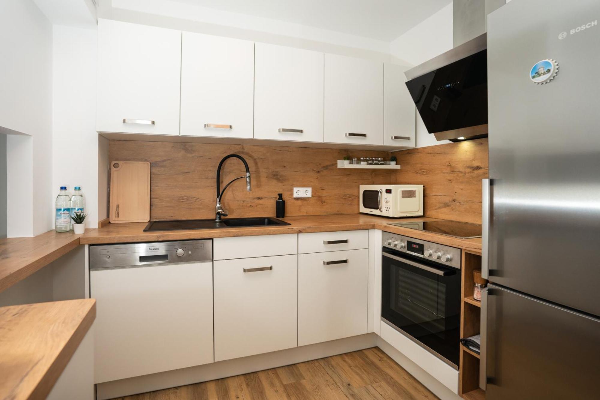 Reitz - Apartment I Zentrale Lage I Stellplatz I 55Qm I 2 Zimmer I Kueche I Bad I Terrasse Бад Херсфелд Екстериор снимка